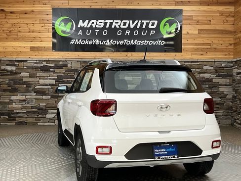 Used 2024 Hyundai Venue Limited FWD image 21
