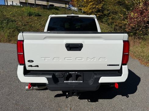 Used 2024 Toyota Tacoma TRD Off-Road image 7