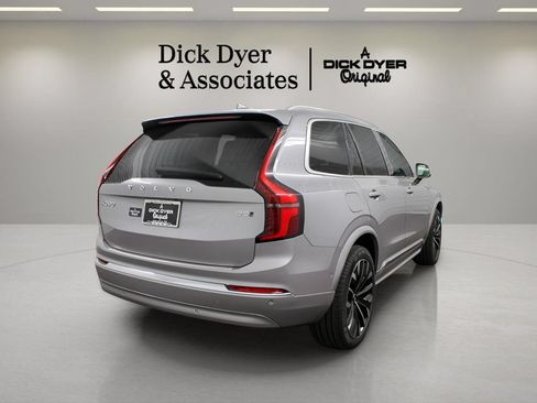 Used 2026 Volvo XC90 B5 Plus w/ Protection Package Premier AWD/4WD image 3