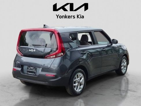Certified 2022 Kia Soul LX w/ Technology Package FWD image 6