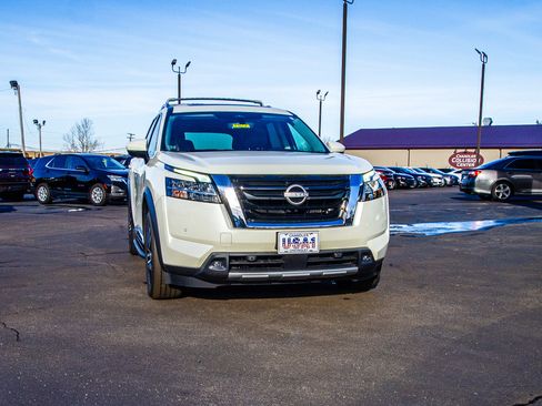 Used 2023 Nissan Pathfinder Platinum w/ Lighting Package (N93) image 10