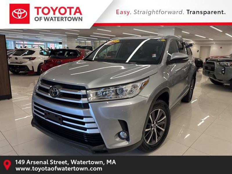 Certified 2019 Toyota Highlander SE image 1
