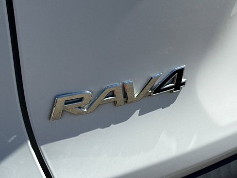 Used 2021 Toyota RAV4 LE FWD image 50