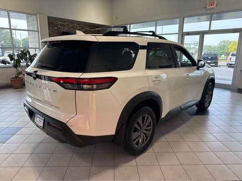 Used 2024 Nissan Pathfinder SV AWD/4WD image 15