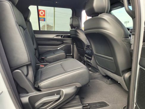 New 2026 Jeep Grand Wagoneer Limited image 11