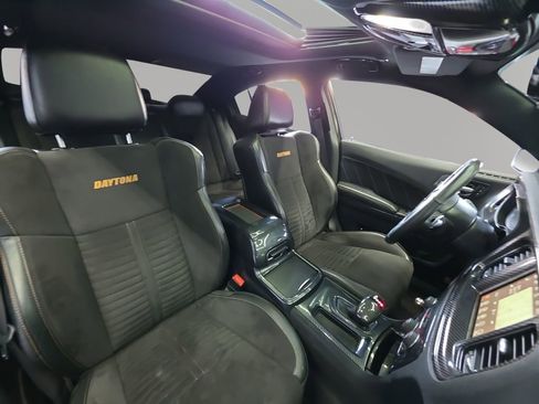 Used 2017 Dodge Charger R/T image 16