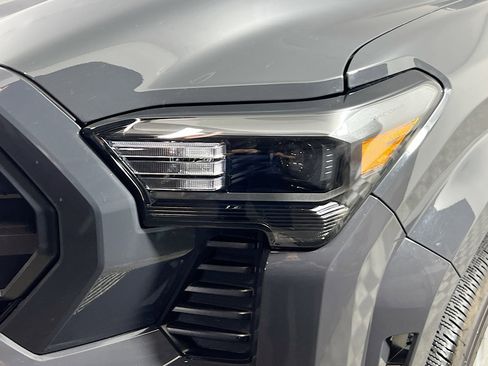 Used 2025 Toyota Tacoma SR5 image 12