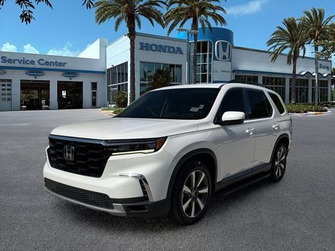 Used 2024 Honda Pilot Touring image 4