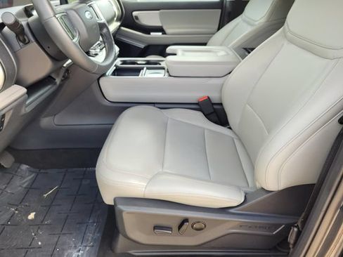 Used 2025 Ford Expedition Active RWD image 15