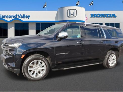 Used 2023 Chevrolet Suburban Premier image 3