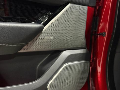 Used 2019 Land Rover Range Rover Velar R-Dynamic SE image 12