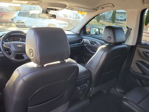 Used 2019 Chevrolet Traverse LT w/ LPO, Black Accent Package image 11