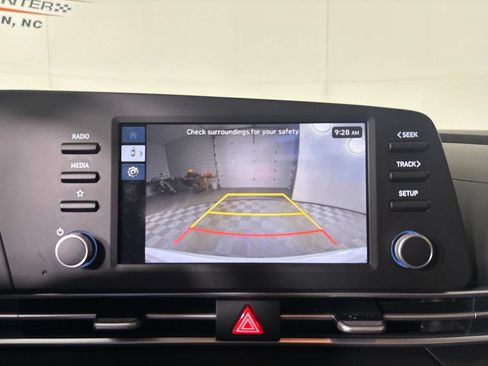 Used 2026 Hyundai Elantra SE FWD image 17