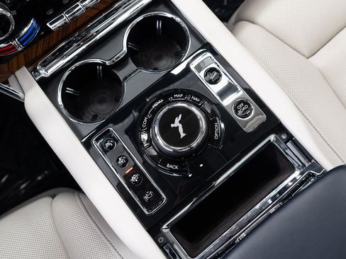 Certified 2020 Rolls-Royce Cullinan image 41