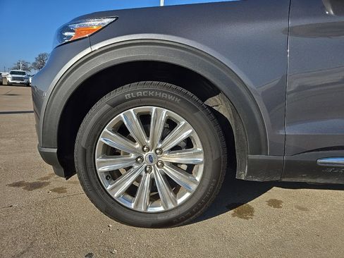 Used 2021 Ford Explorer Limited w/ Equipment Group 301A image 9