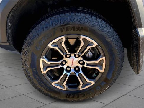 Used 2023 GMC Canyon AT4 image 10
