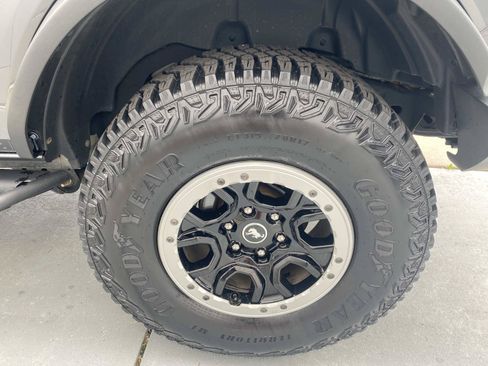 Used 2022 Ford Bronco Badlands w/ Sasquatch Package AWD/4WD image 8