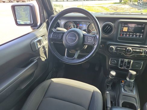 Used 2022 Jeep Gladiator Sport AWD/4WD image 17