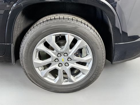 Used 2018 Chevrolet Traverse Premier w/ Driver Confidence II Package FWD image 37