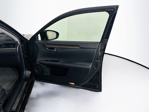 Used 2017 Lexus ES 300h FWD image 32