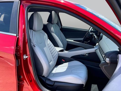 Used 2025 Hyundai Elantra Limited FWD image 8