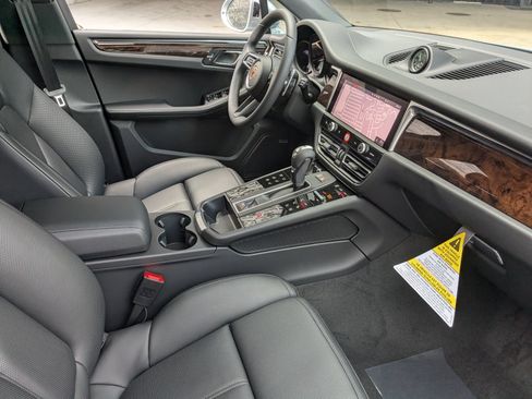 Certified 2026 Porsche Macan AWD/4WD image 27