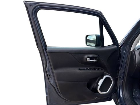Used 2020 Jeep Renegade Latitude w/ Popular Equipment Group FWD image 20
