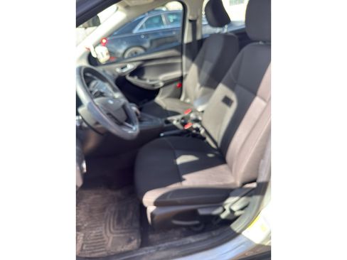 Used 2017 Ford Focus SE w/ Cold Weather Package image 7