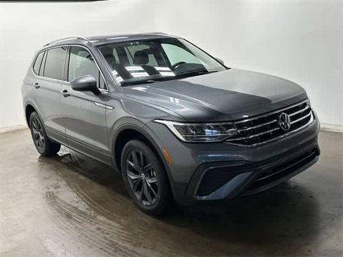 Certified 2022 Volkswagen Tiguan SE w/ Panoramic Sunroof Package image 32