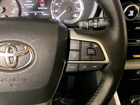 Used 2023 Toyota Highlander XLE image 25