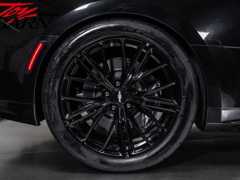 Used 2018 Chevrolet Camaro ZL1 RWD image 16