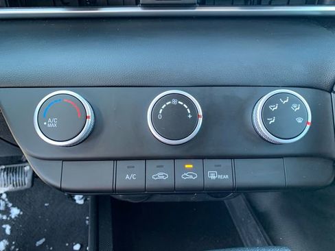 Used 2024 Hyundai Elantra SE image 26