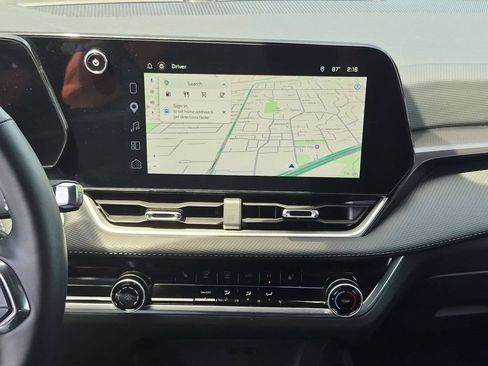 Used 2025 Chevrolet Equinox LT FWD image 19