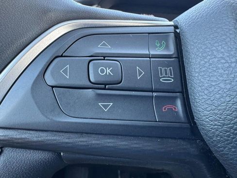Used 2023 Jeep Grand Cherokee L Laredo AWD/4WD image 17