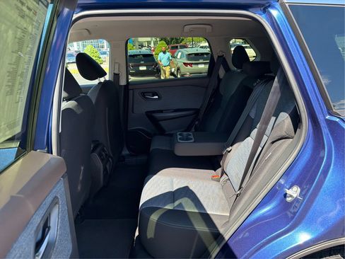 Used 2023 Nissan Rogue SV FWD image 10