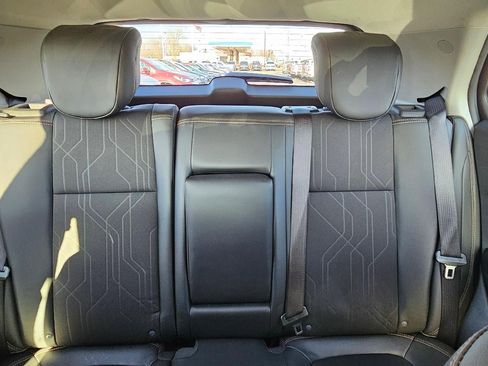 Used 2022 Chevrolet Trax LT w/ LT Convenience Package image 11