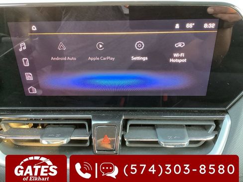 Used 2025 Chevrolet TrailBlazer LT AWD/4WD image 3