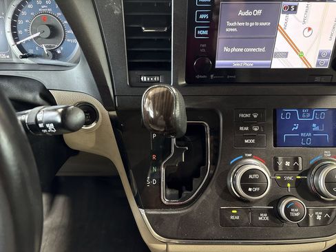Used 2017 Toyota Sienna XLE w/ XLE Navigation Package image 19
