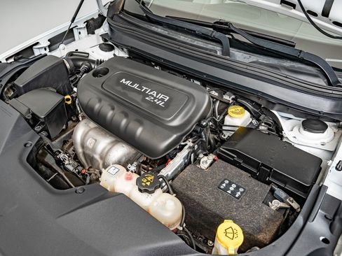 Used 2019 Jeep Cherokee Limited FWD image 39