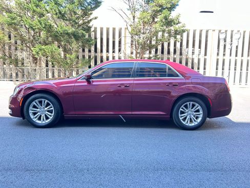 Used 2016 Chrysler 300 Limited RWD image 9