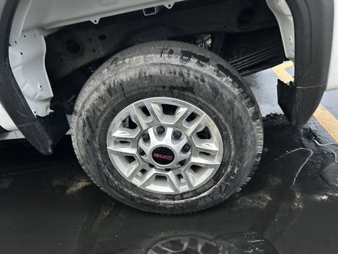 New 2026 GMC Sierra 2500 SLE w/ SLE Value Package; image 10