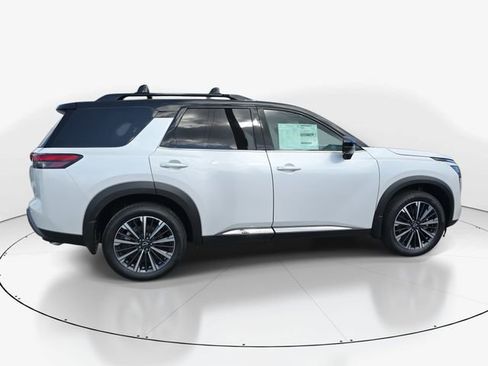 New 2026 Nissan Pathfinder Platinum image 11
