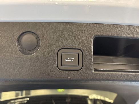 New 2026 Chevrolet Equinox RS w/ LPO, Floor Liner Package FWD image 9