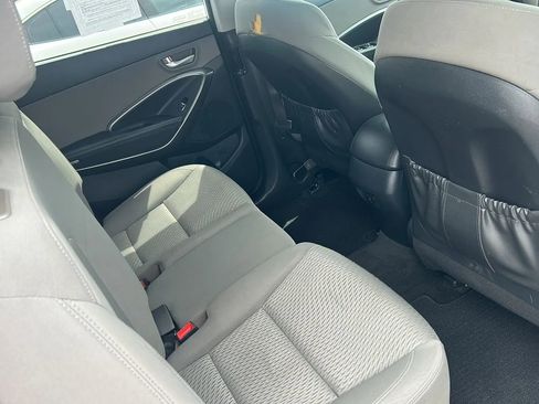 Used 2018 Hyundai Santa Fe SE AWD/4WD image 16
