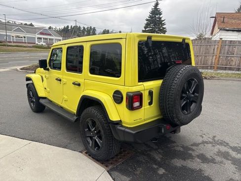 Used 2022 Jeep Wrangler Unlimited Sahara AWD/4WD image 15