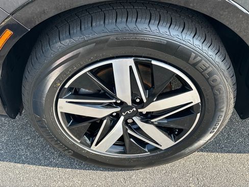 Certified 2023 Kia Sorento S FWD image 15