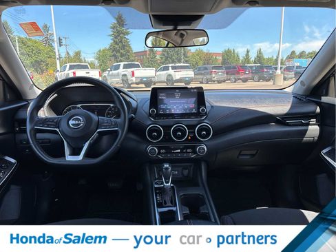 Used 2025 Nissan Sentra SR FWD image 10