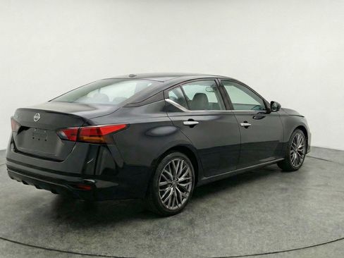 Used 2025 Nissan Altima 2.5 SV image 9