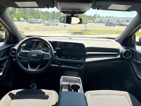 Used 2025 Chevrolet Equinox LT FWD image 17