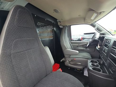 Used 2025 Chevrolet Express 2500 w/ Driver Convenience Package RWD image 15